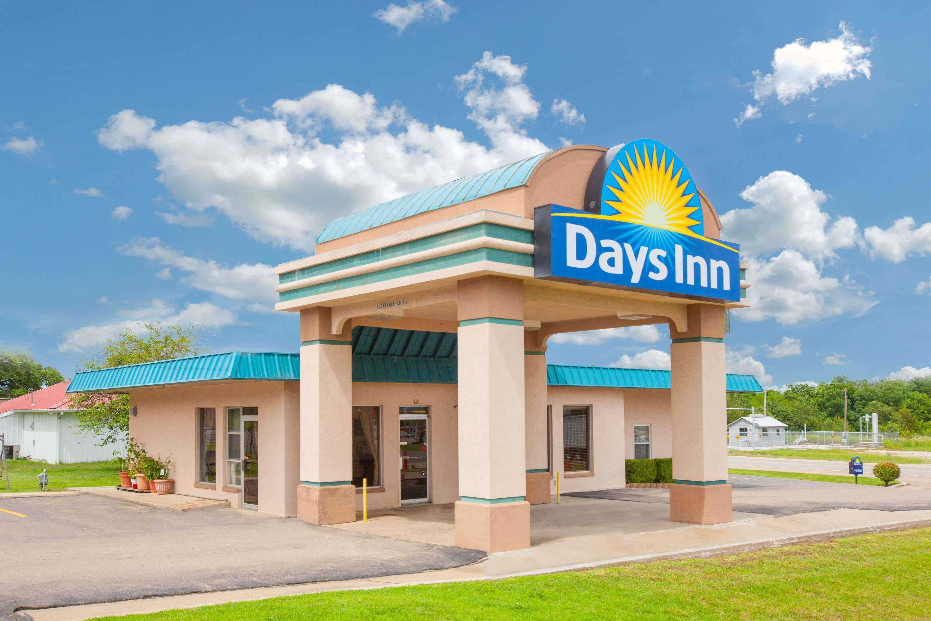 Days Inn By Wyndham Okemah Eksteriør billede