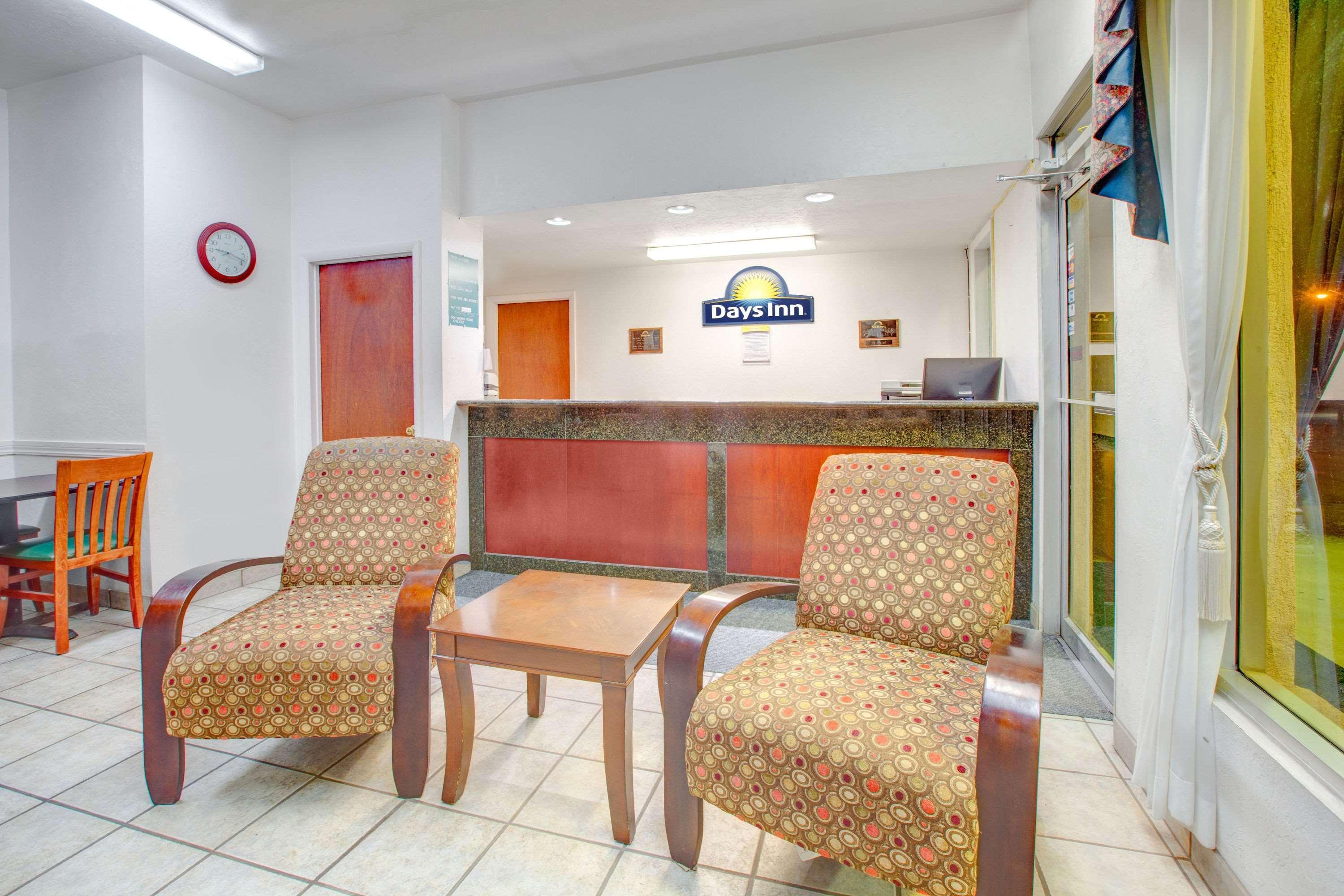Days Inn By Wyndham Okemah Eksteriør billede